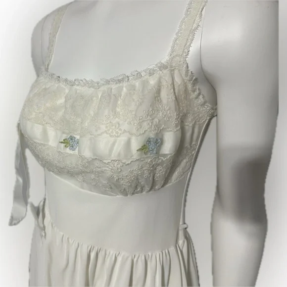 Kickernick Nightgown Lingerie Size 32 Nylon White Blue Floral VINTAGE 50s 60s